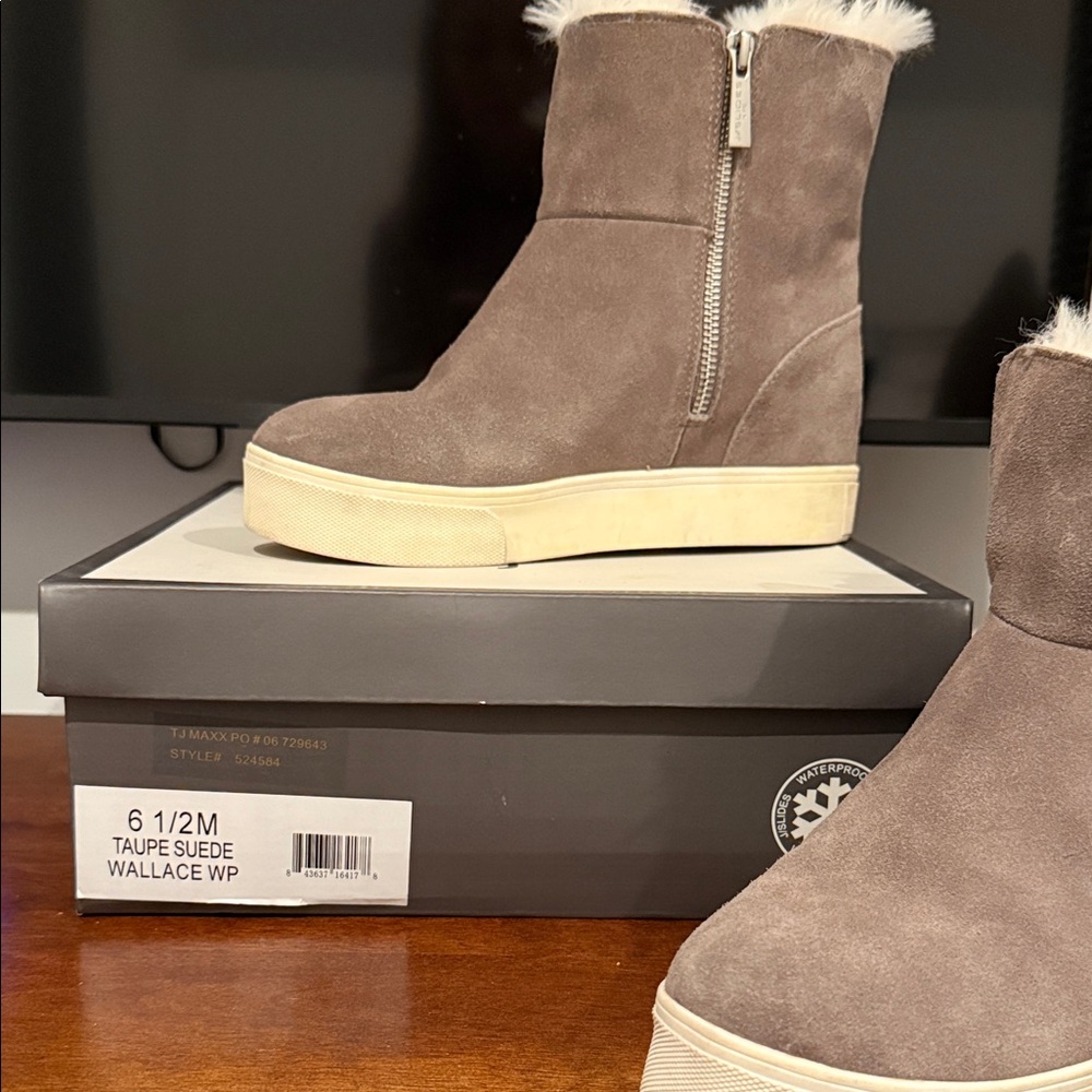 J Slides Brown Suede Fur-Lined Boots - Picture 2 of 4